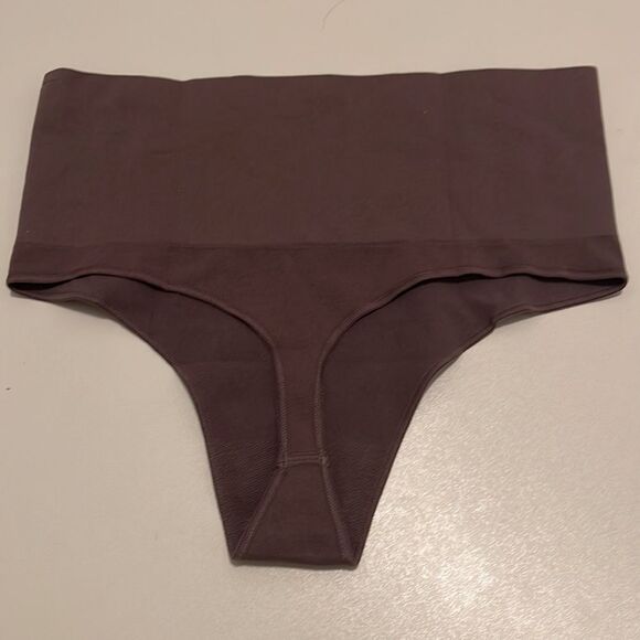 (1)Spanx Everyday Shaping Panties - Picture 2 of 5